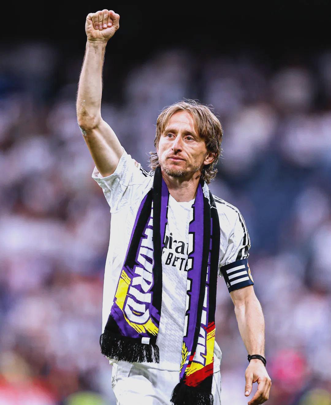 C罗主动把点球机会让给马内，一个举动彻底粉碎自私的质疑