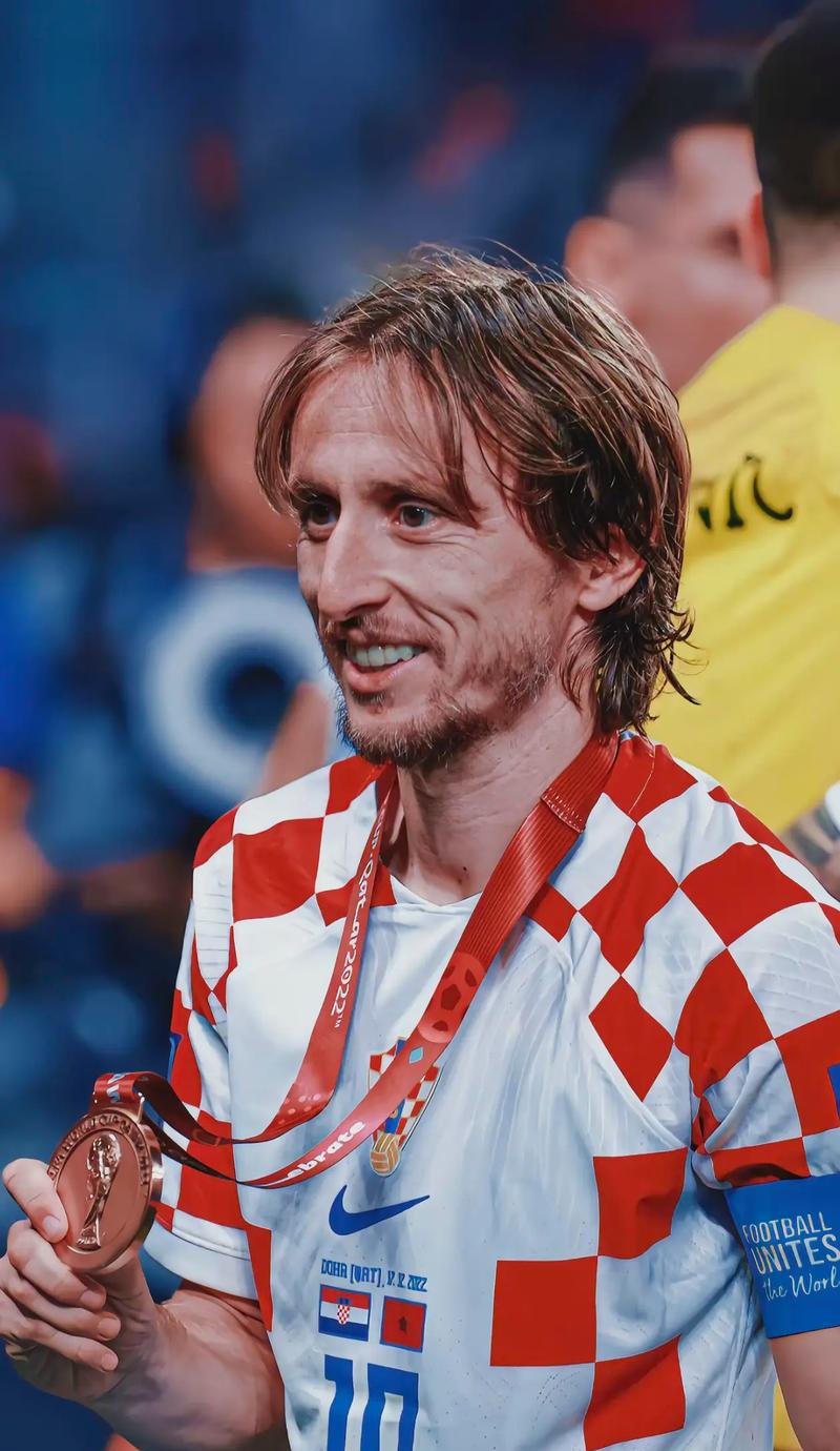 梁民革：本赛季目标是至少打进10球；我希望尽快回归热刺