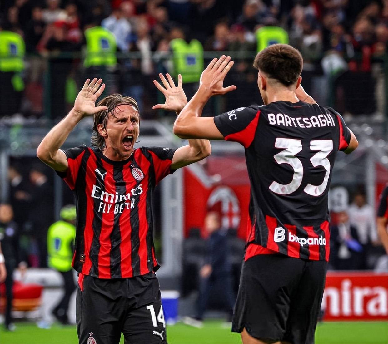 曼联1-1遭保级队逼平引热议，球迷愤怒点评，揪出最大罪人