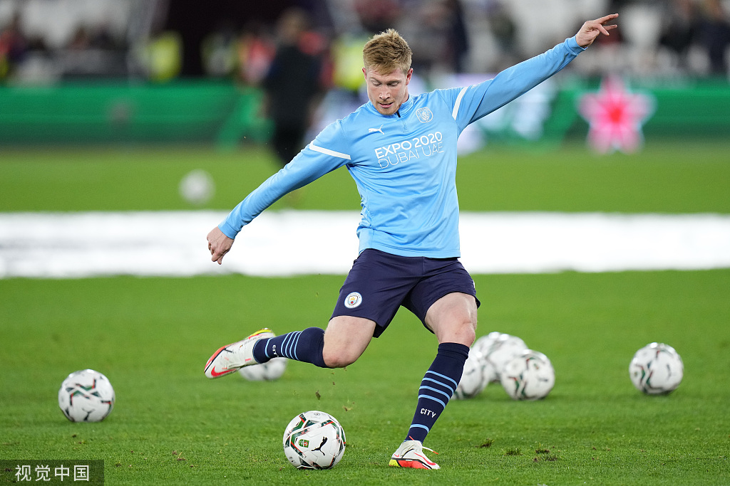 曼联主场4比1大胜狼队，B费梅开二度，姆贝莫、芒特破门，终结对手不胜纪录，升至第六。