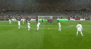 整活，布拉格斯拉维亚把梅西回诺坎普的背景P成自家主场