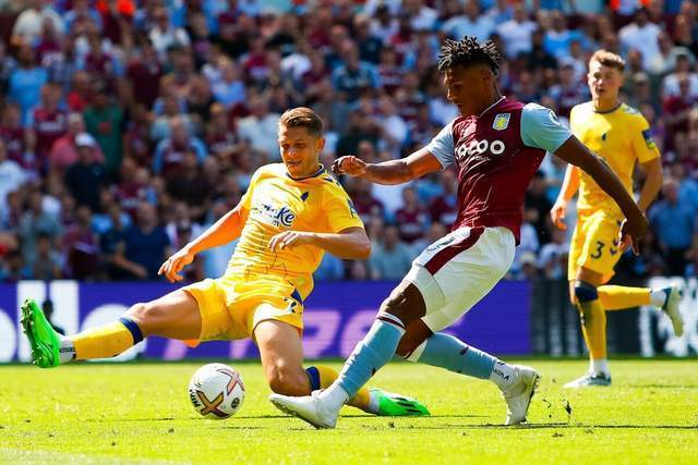 加比亚抱怨对手拖延时间，主裁：补时给了，你们想要15分钟吗